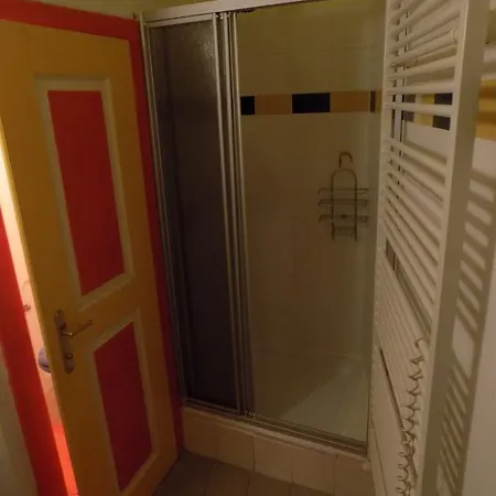 Apartament Latran 15 *